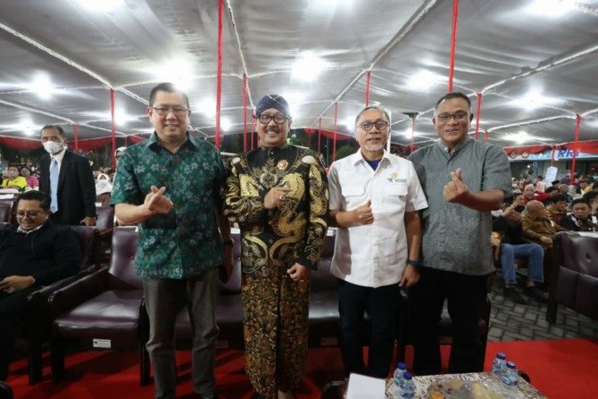 Dikukuhkan Zulhas Jadi Ketua Dewan Pakar Apmiso, Hary Tanoesoedibjo Siap Naikkan Kelas UMKM