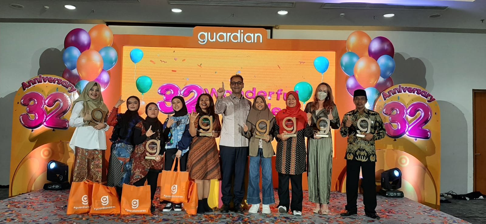 Guardian Rayakan HUT ke-32 dengan Memberikan Penghargaan ke 32 Sosok Inspirasional