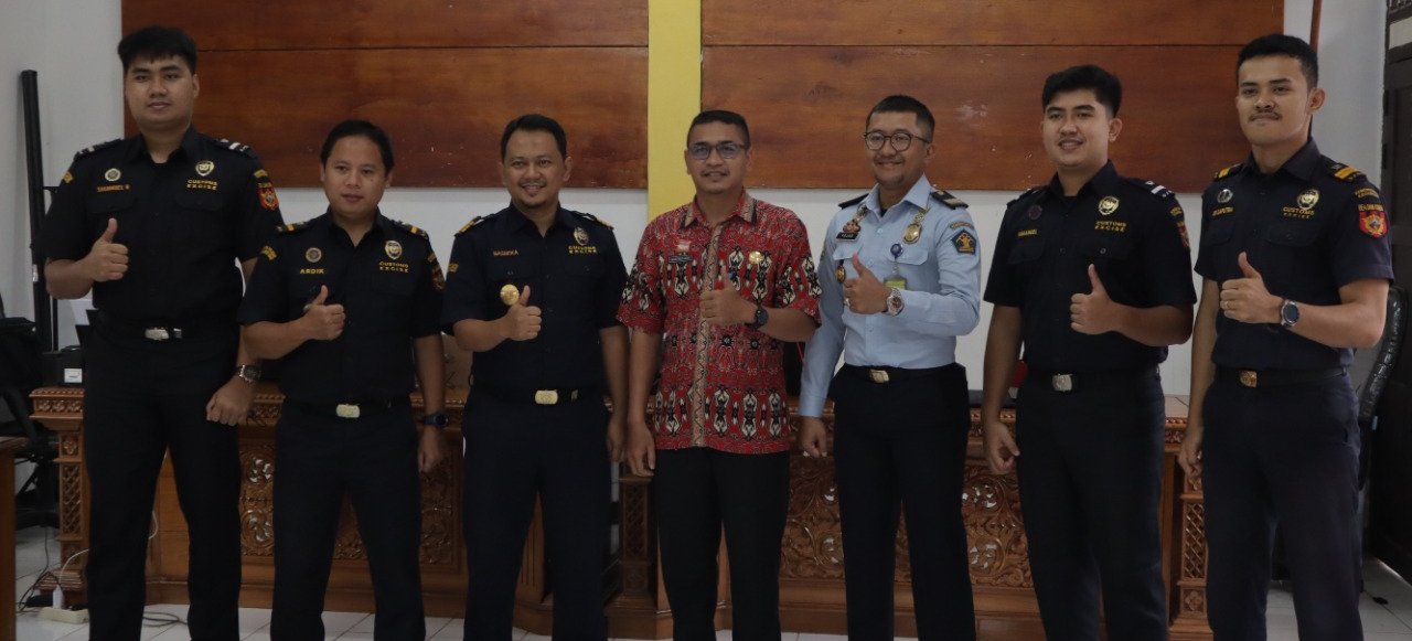 Imigrasi Entikong bersinergi dengan Bea Cukai Entikong dan Kecamatan Entikong lewat PLB-KILB