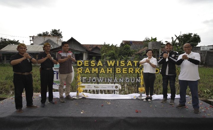 Adira Finance Beri Predikat Desa Wisata Ramah Berkendara kepada Desa Rejowinangun – Yogyakarta