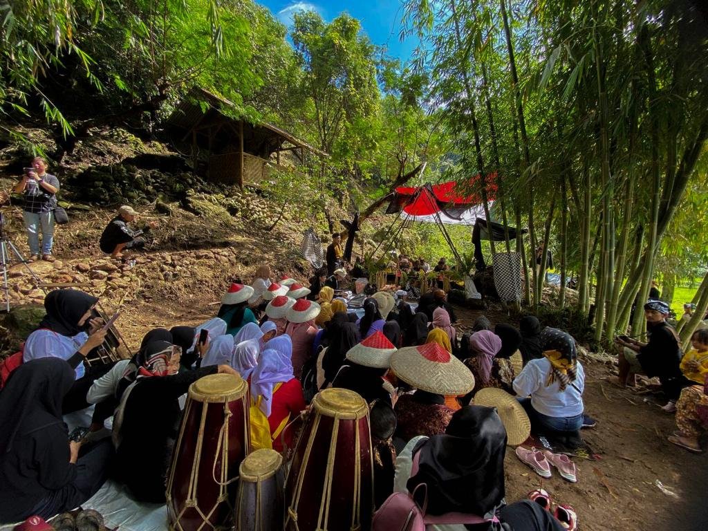 Kang Sugih Apresiasi Upacara Adat Sunda Mi Asih Bumi Kasepuhan Ajar Padang