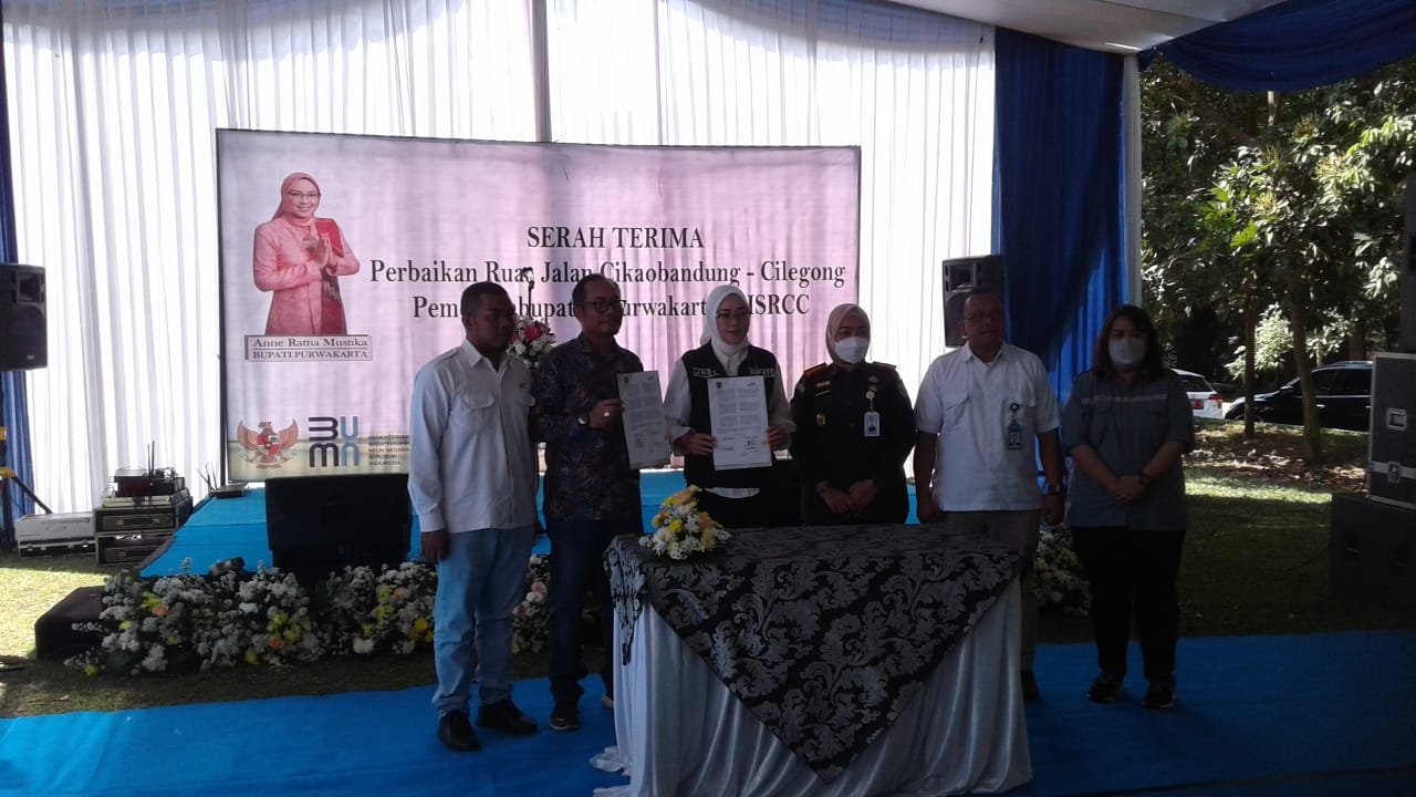 Tanggung Jawab Sosial, Keluarga Besar KCJB Perbaiki Jalan Cilegong – Cikaobandung Purwakarta
