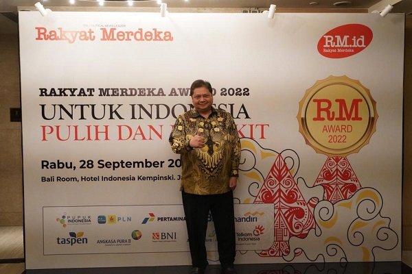 Airlangga Hartarto Dinobatkan Sebagai Tokoh Pemulihan Ekonomi Nasional