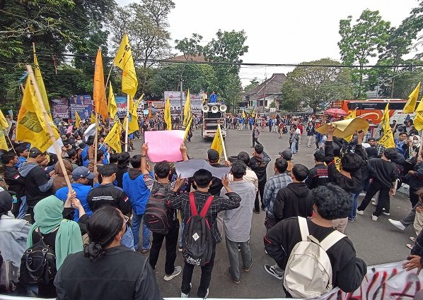 Gelombang Demo Mahasiswa di Bandung: Tolak Kenaikan Harga BBM