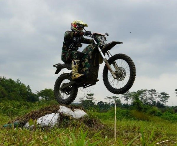 Litbang Kemenhan dan Eltran Wujudkan Sepeda Motor Listrik Militer
