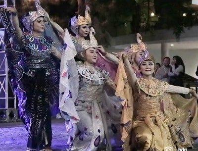 Peringati Hari Perdamaian Dunia, Ribuan Warga Bakal Pentaskan Tari Merak Kolosal di Gedung Sate