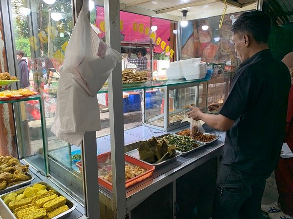 BBM Naik, Jangan Kaget Kalau Porsi Hidangan di Warteg Berkurang