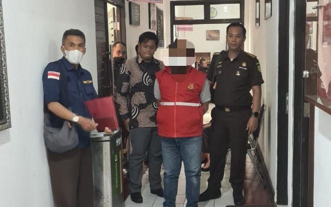 DJP Jabar I Serahkan Tersangka dan Barang Bukti Pidana Pajak ke Kejaksaan
