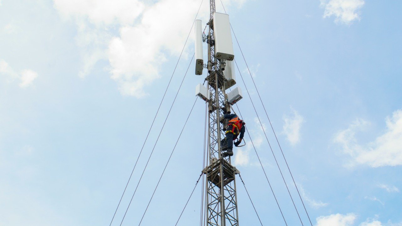 4.300 Tower Jaringan di Jabar Siap Diintegrasikan Pasca Merger Indosat dan Tri