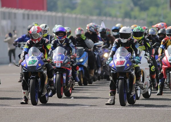Meriahnya Ajang Shell bLU cRU Yamaha Endurance Festival, Rangkul Para Pecinta bLU cRU