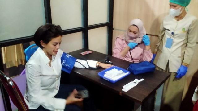 Nikita Mirzani Borong Pizza Buat 700 Tahanan, Harganya Nggak Main-main