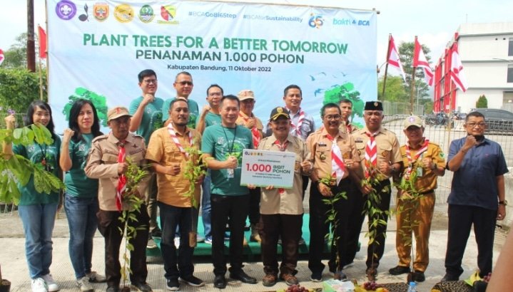 Konsisten Dukung Program Penghijauan, BCA dan Pemda Bandung Tanam 1.000 Bibit Pohon