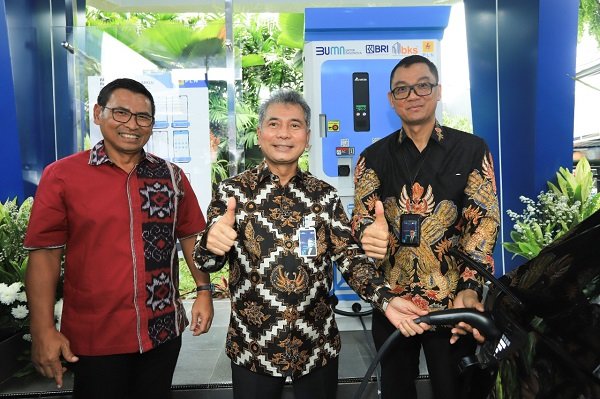 Jadi Akselerator Pengurangan Emisi Karbon, BRI bersama PLN Resmikan SPKLU di Jakarta 