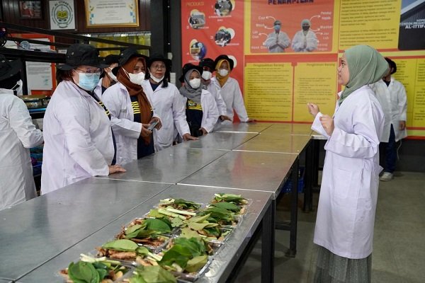 Studi Banding Nasabah PNM Mekaar ke Pondok Pesantren Al-Ittifaq Bandung
