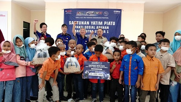 Tim Yamaha Racing Indonesia Menyumbangkan Hadiah Kemenangan Balap Ketahanan kepada Panti Asuhan