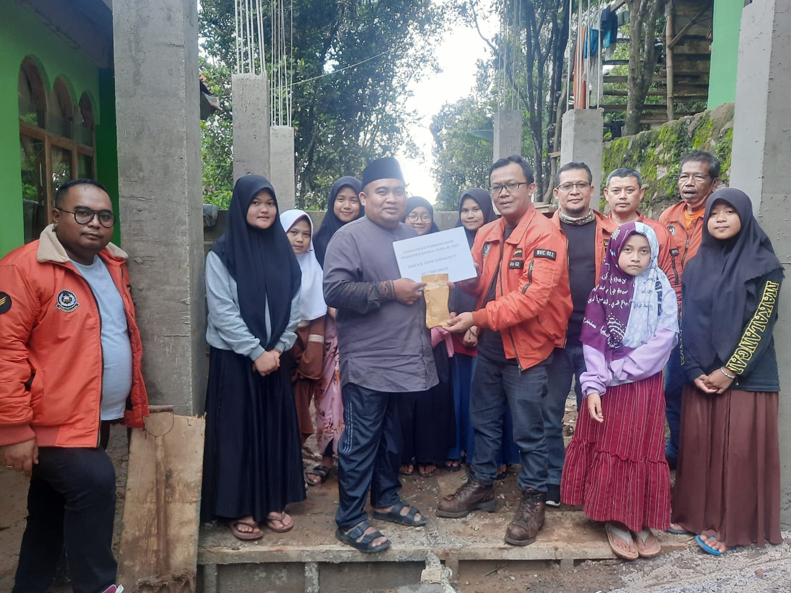 BVC Salurkan Bantuan untuk Ponpes Daarul Huda Al-Aziz Lembang