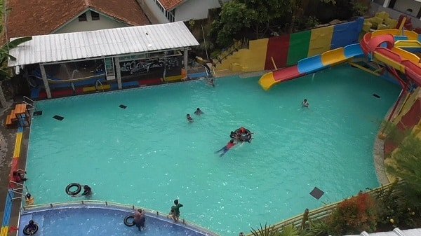 Tempat Wisata di Timur Sumedang: Captain Zack Homestay & Swimming Pool