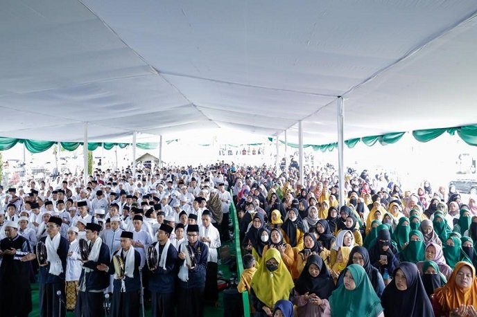 Ribuan Santri Bersama Ulama di Bandung Satukan Suara Dorong Ganjar Nyapres 2024