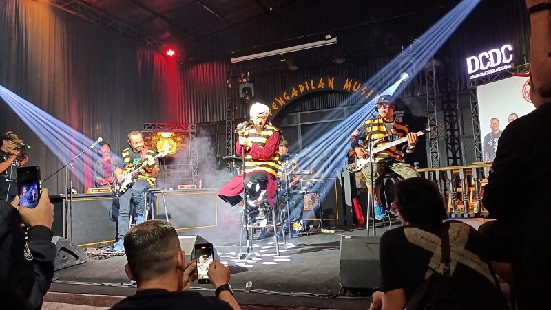 Bertahan 30 Tahun di Dunia Musik, Pas Band Disidang di Pengadilan Musik DCDC