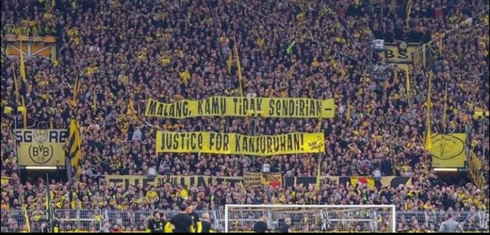 Suporter Dortmund Bentangkan Spanduk: ‘Malang Kamu Tidak Sendirian’