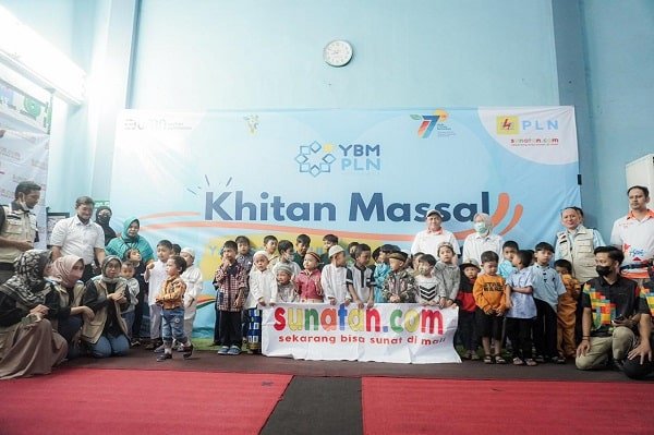 Yayasan Baitul Maal PLN UP3 Bandung Gelar Khitanan Masal dan Pembagian Sembako