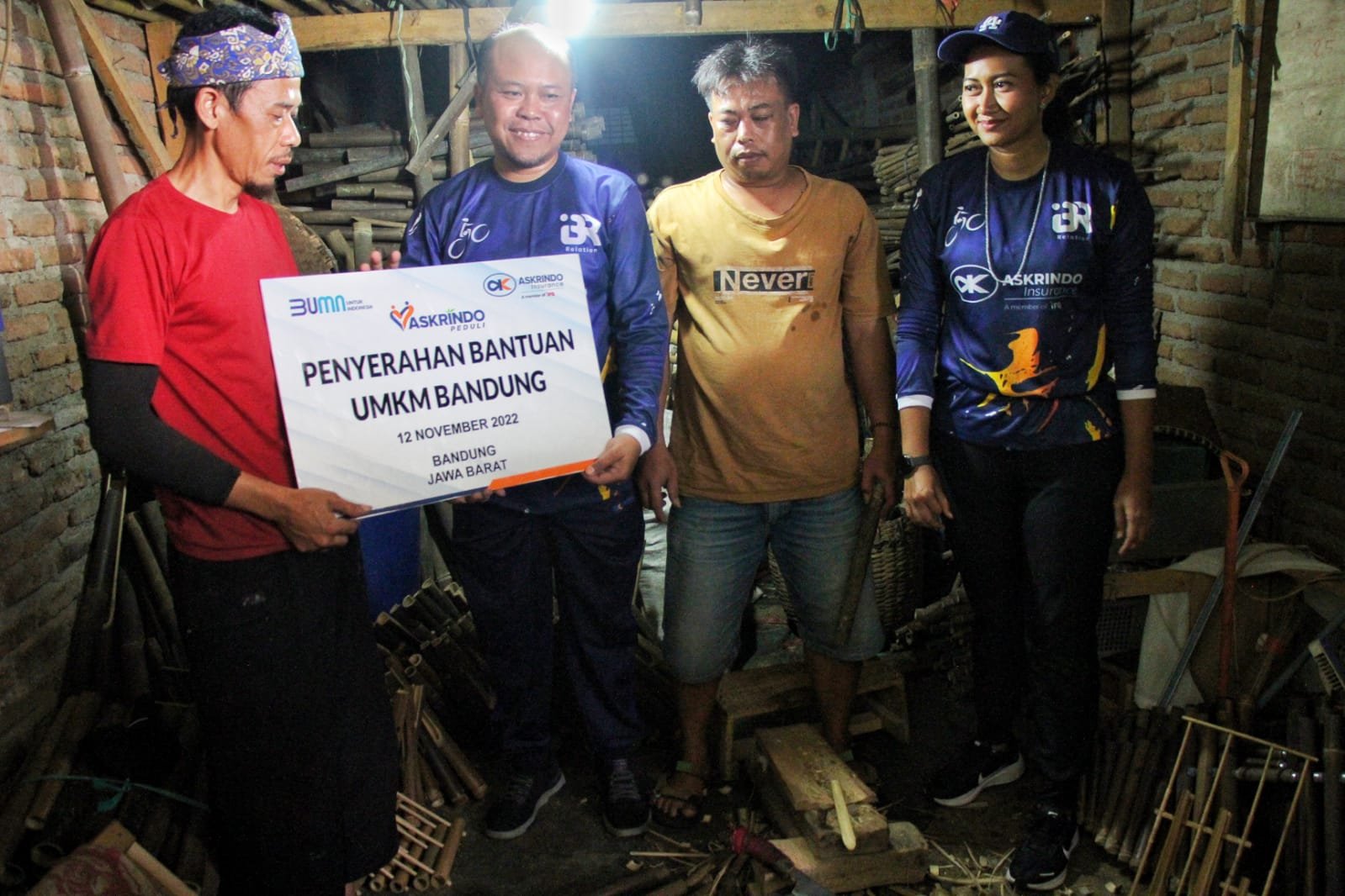 Askrindo Gelar Gowes Bareng serta Salurkan Bantuan ke Perajin Angklung di Kota Bandung