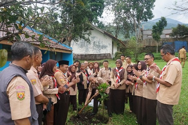 Hadapi Global Warming, KCD Pendidikan VIII Jabar Hadirkan ‘Pabrik Oksigen’ di Ratusan Sekolah