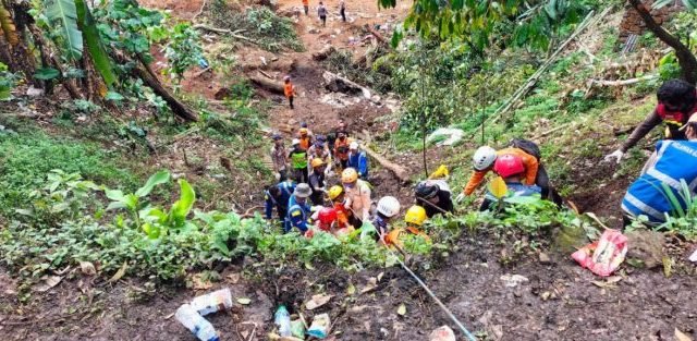 Pilu, Jasad Guru TK Korban Longsong Gempa Cianjur Ditemukan Mendekap Anaknya