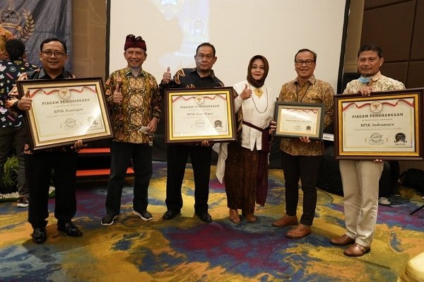 Jawa Barat Sabet 2 Penghargaan Bergengsi Peduli Perlindungan Konsumen 2022