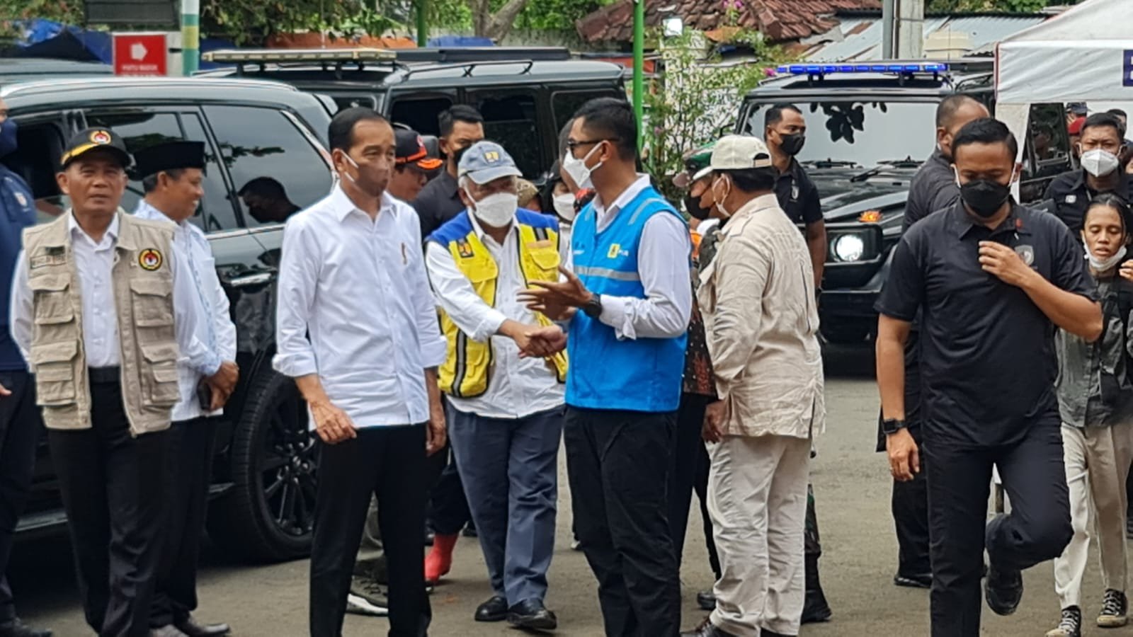 Jokowi Pastikan Logistik Hingga Pasokan Listrik di Cianjur Aman