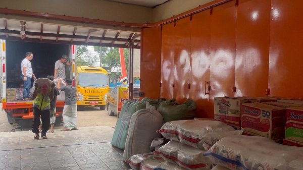 Relawan Sandination Salurkan Bantuan Sembako untuk Korban Gempa Cianjur