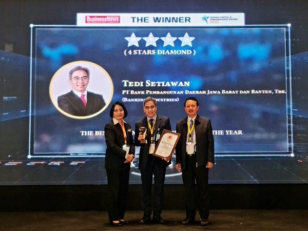 Sukses Kelola SDM bank bjb, Tedi Setiawan Raih The Best Human Capital Director Of The Year 2022