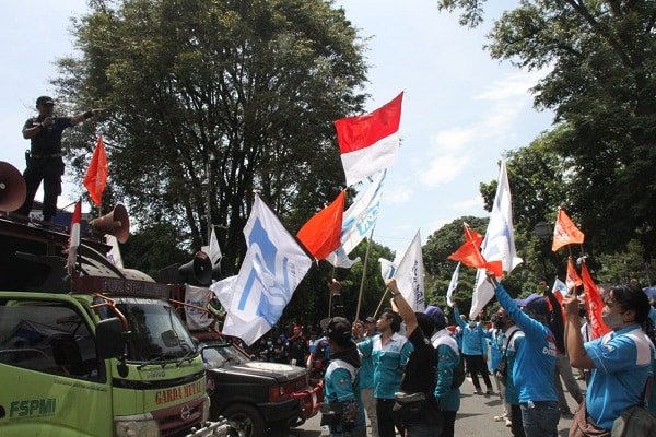 Buruh Tuntut Upah Minimum Jabar Naik 13 Persen