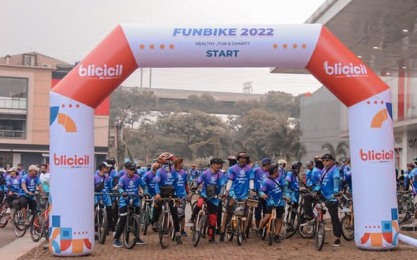 Fun Bike Transmart 2022 Mengajak Masyarakat Bandung Sehat Mental dan Fisik Sembari Beramal