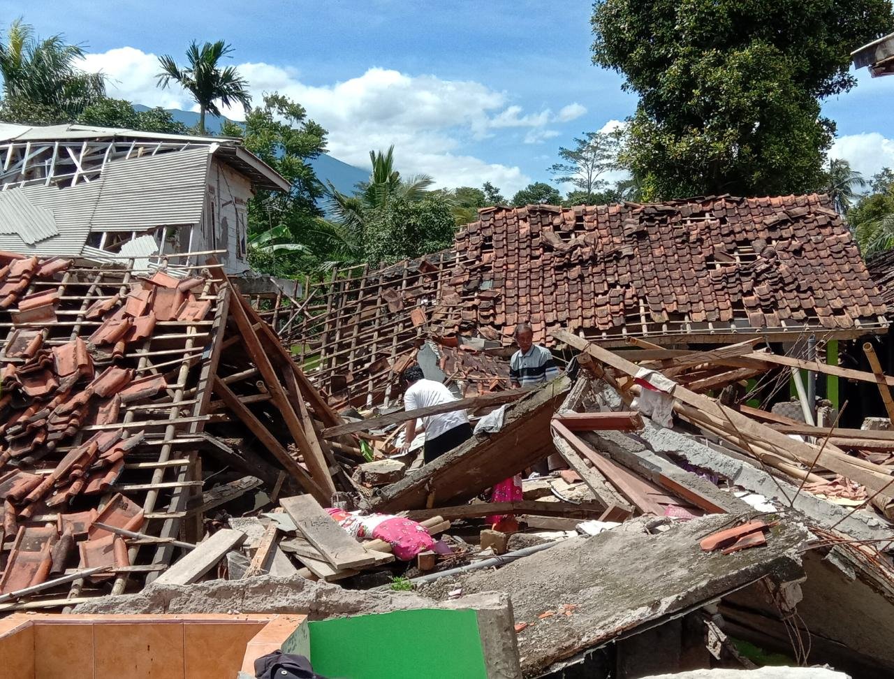 Pengungsi Gempa Cianjur Kembali ke Rumah, Cari Dokumen Penting