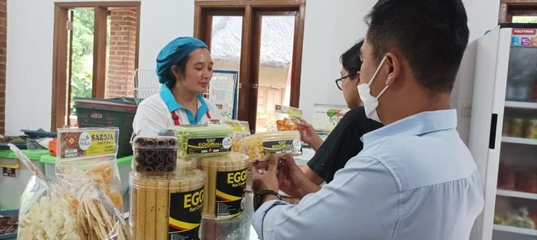 Bantuan Modernisasi Peralatan dari PLN Dongkrak Produktivitas UMKM Serba Singkong Cireundeu