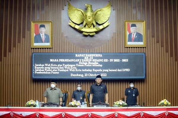Walkot Bandung Sampaikan Jawaban Atas 2 Raperda dalam Rapat Paripurna DPRD