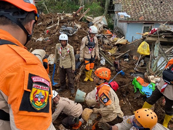 Ratusan Anggota Pramuka Terjun Langsung Bantu Korban Gempa Cianjur