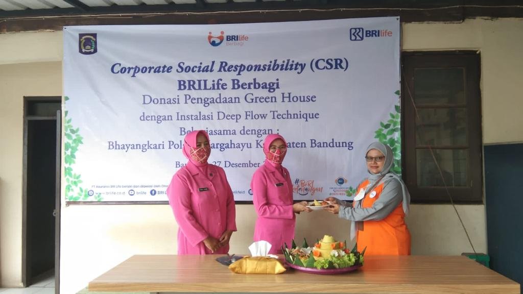 BRI Life Berbagi, Kembangkan Green House dengan Instalasi DFT bersama Bhayangkari Ranting Margahayu Cabang Kota Bandung