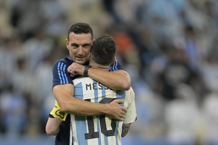 Belum Ada Pesta karena Duka di Kota Kelahiran Pelatih Argentina