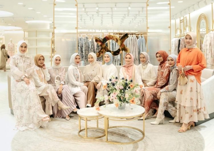 9 Cara Tampil Cantik dengan Padu Padan Modest Wear