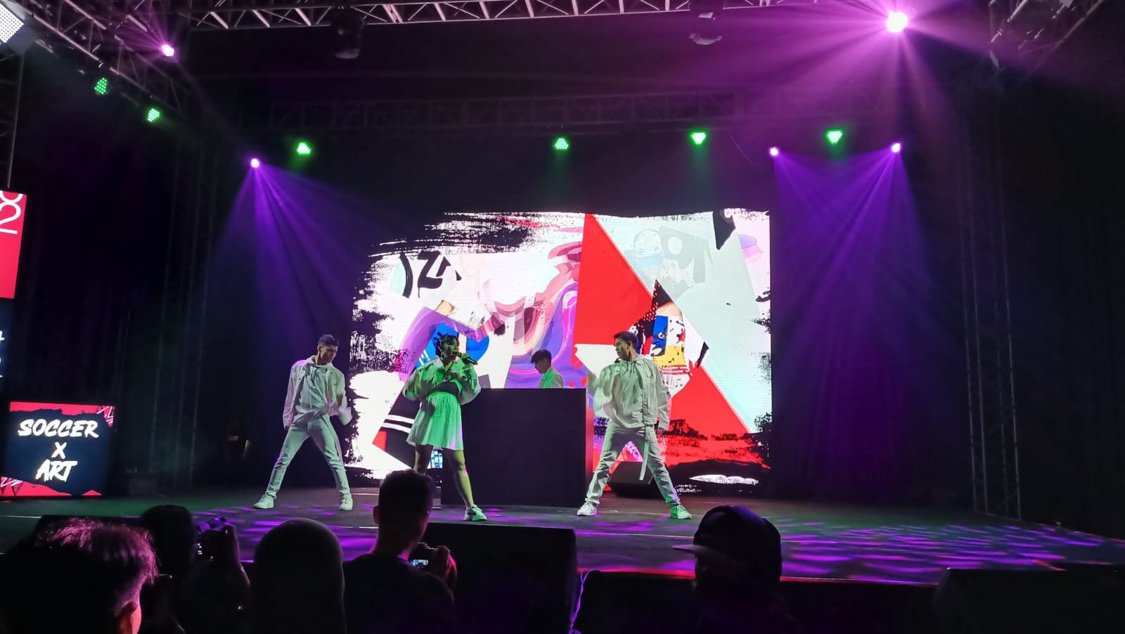 Kunto Aji, Jason Ranti dan Soundwave Hibur Superfriends di Event Supersoccer Soccerphoria di Bandung