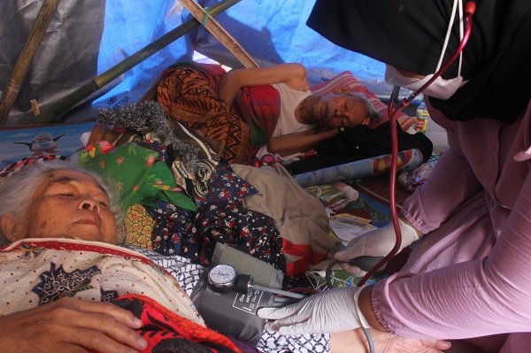 Cerita Relawan Paramedis Bersama JQR dari Pengungsian Korban Gempa Cianjur