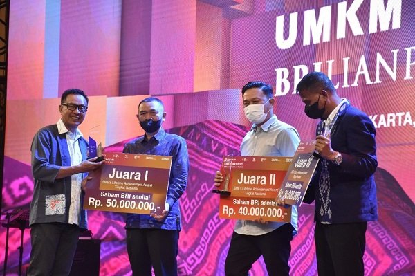 SME’s Lifetime Achievement Award, BRI Apresiasi Loyalitas Nasabah dengan Berikan Saham BBRI