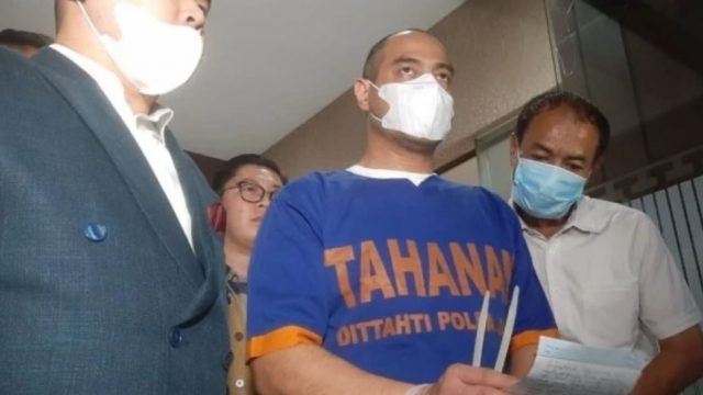 Menangis Tanpa Air Mata, Ferry Irawan Minta Maaf ke Venna Melinda