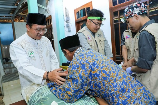Santri Dukung Ganjar Gelar Sunatan Massal untuk Anak Kurang Mampu di Ciamis