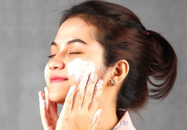 Terlanjur Pakai Skincare Abal-Abal? Begini Cara Lepasnya