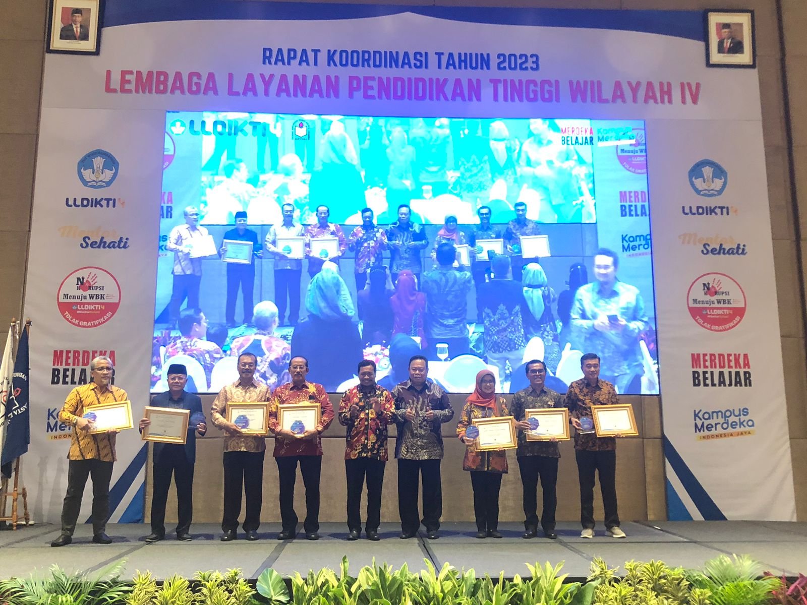 Unisba Raih Tiga Penghargaan dari LLDIKTI Wilayah IV