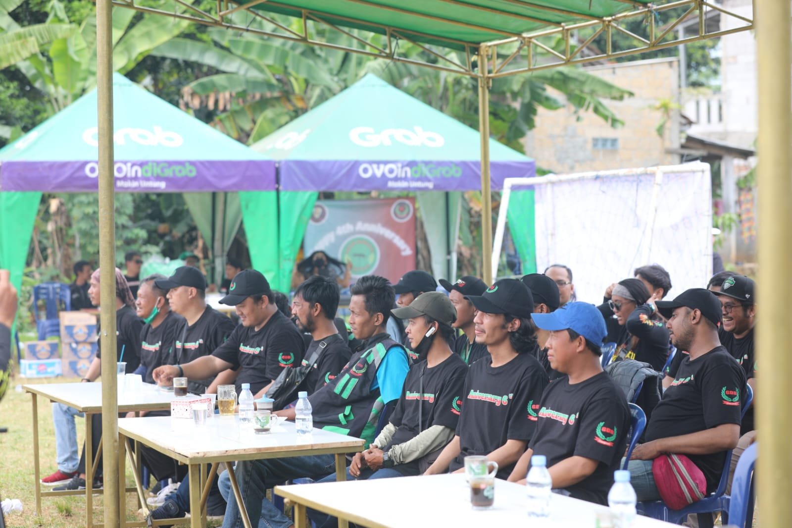 Relawan Ganjar Berikan Bantuan Pendidikan dan Sembako kepada Ojol Wanita Single Parent