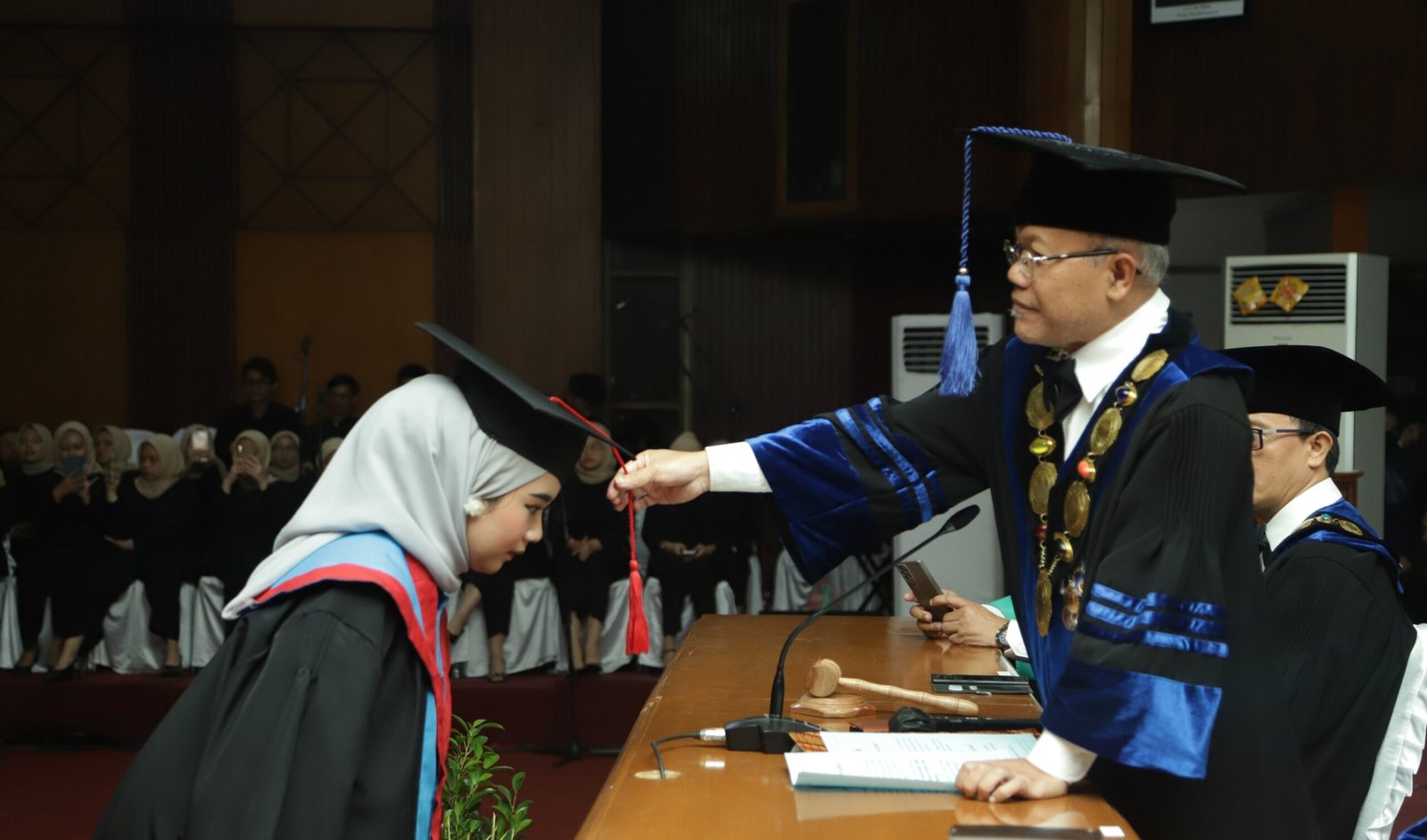 Wisuda Tatap Muka, Rektor Unisba Minta Lulusan Terus Belajar dan Kembangkan Potensi Diri